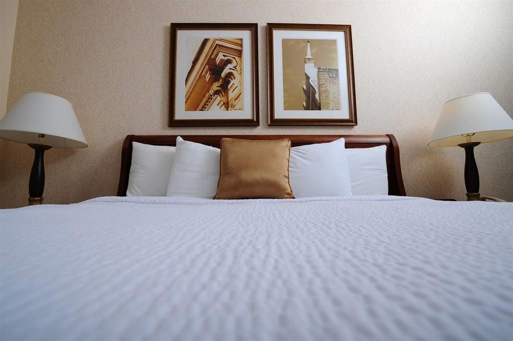 Hotel 24 South Staunton Room photo